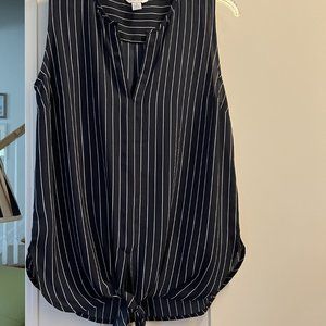 Sleeveless woman blouse.